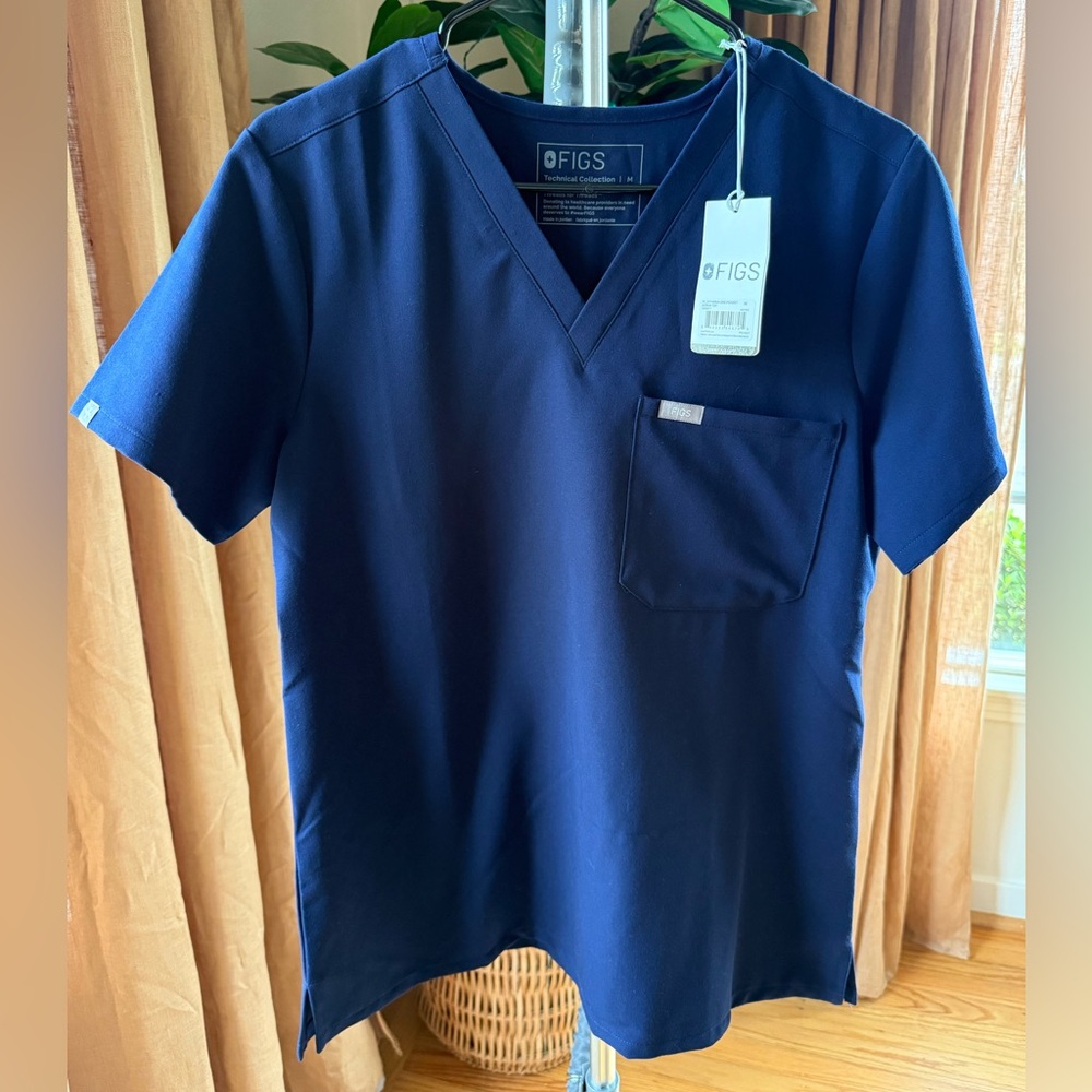 NWT FIGS Catarina one pocket scrub top